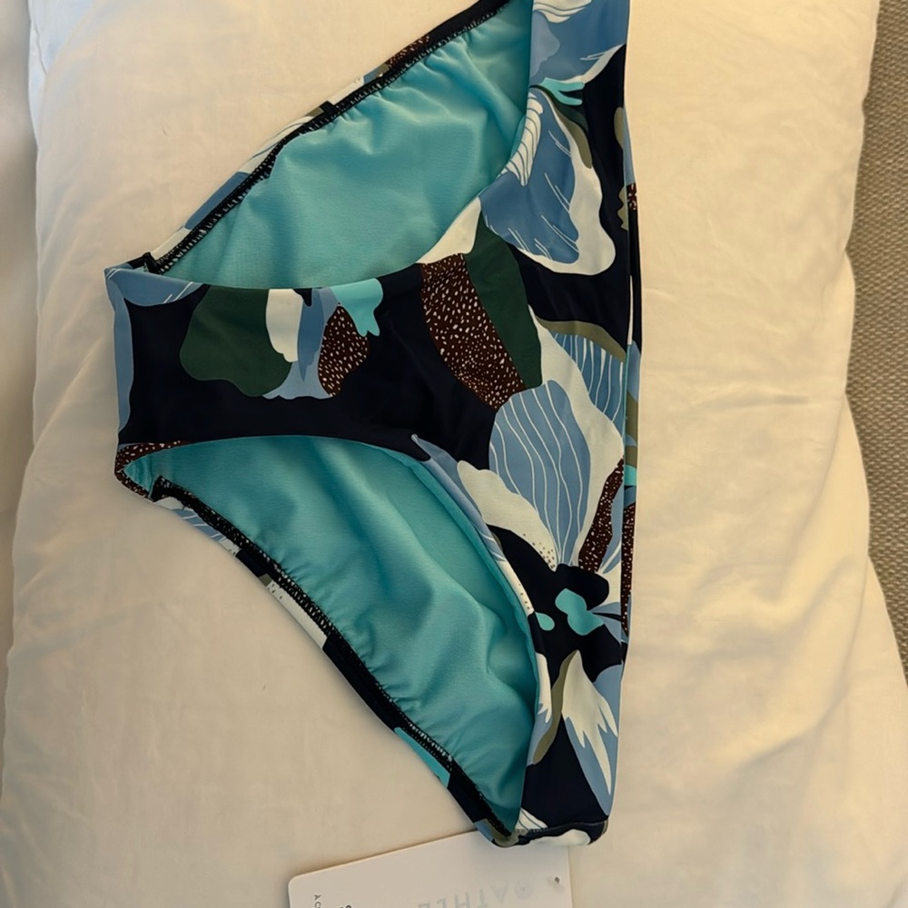 Athleta NWT medium bottom bikini